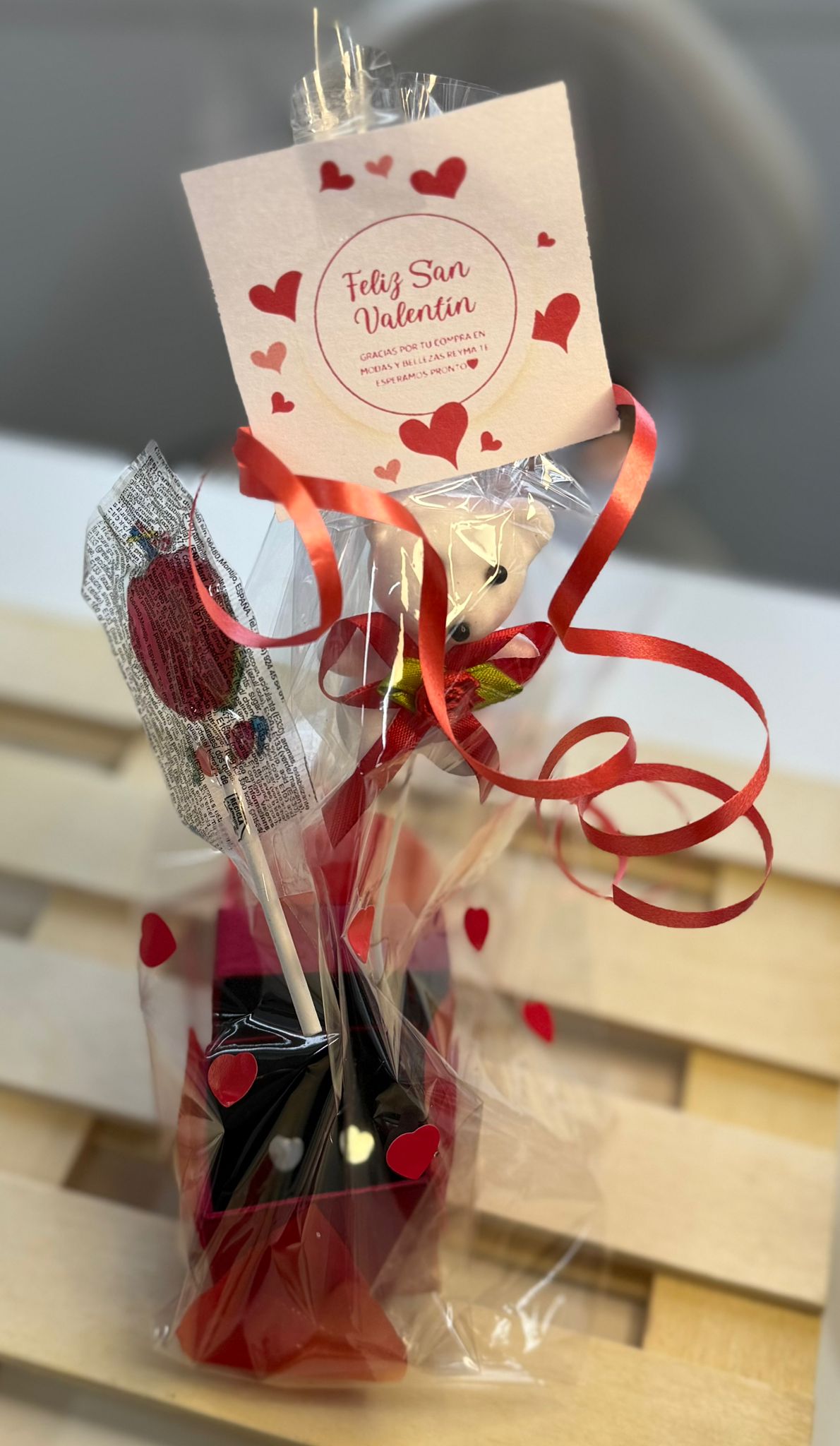 Cesta san valentín niña