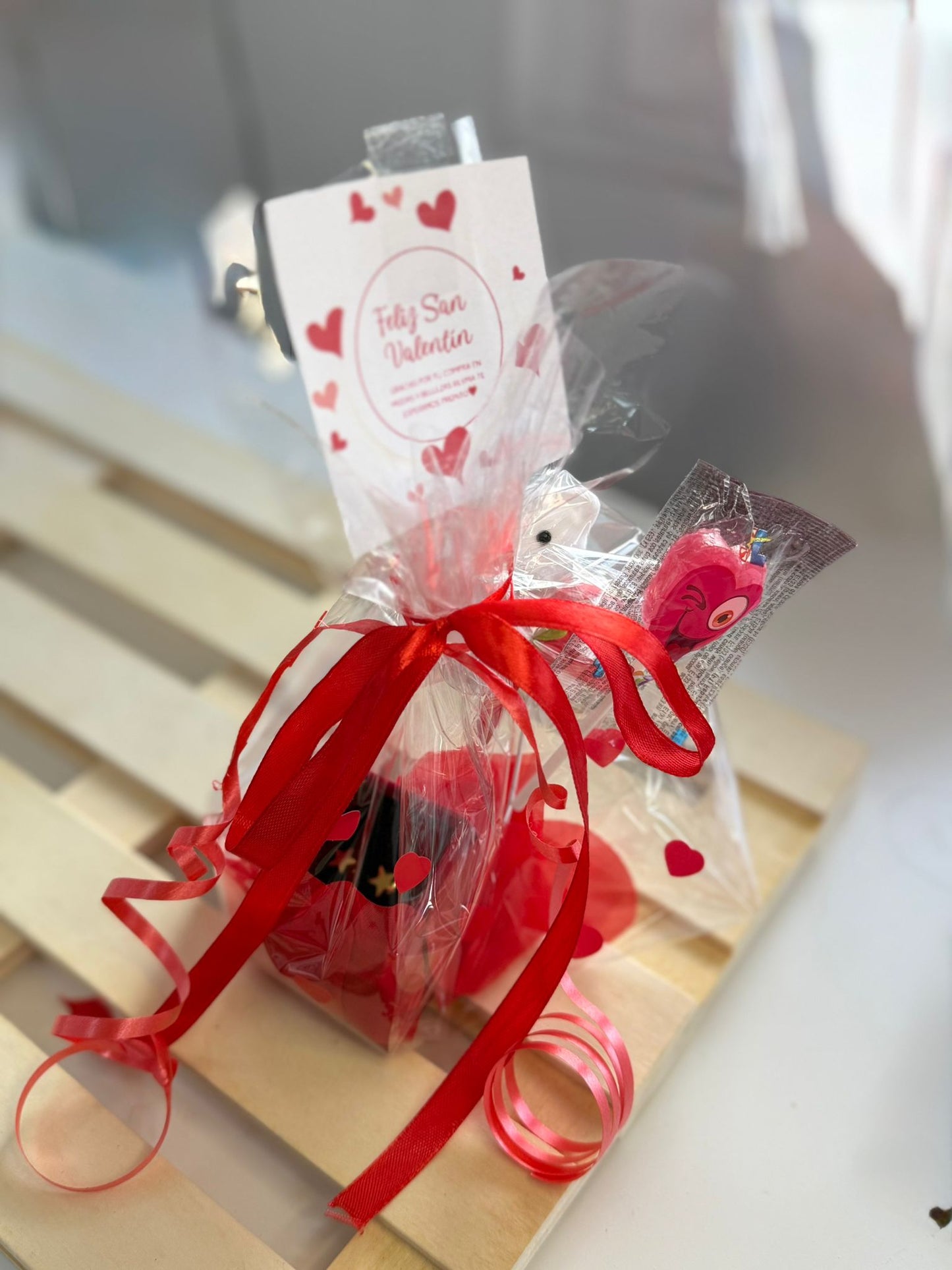 Cesta san valentín niña