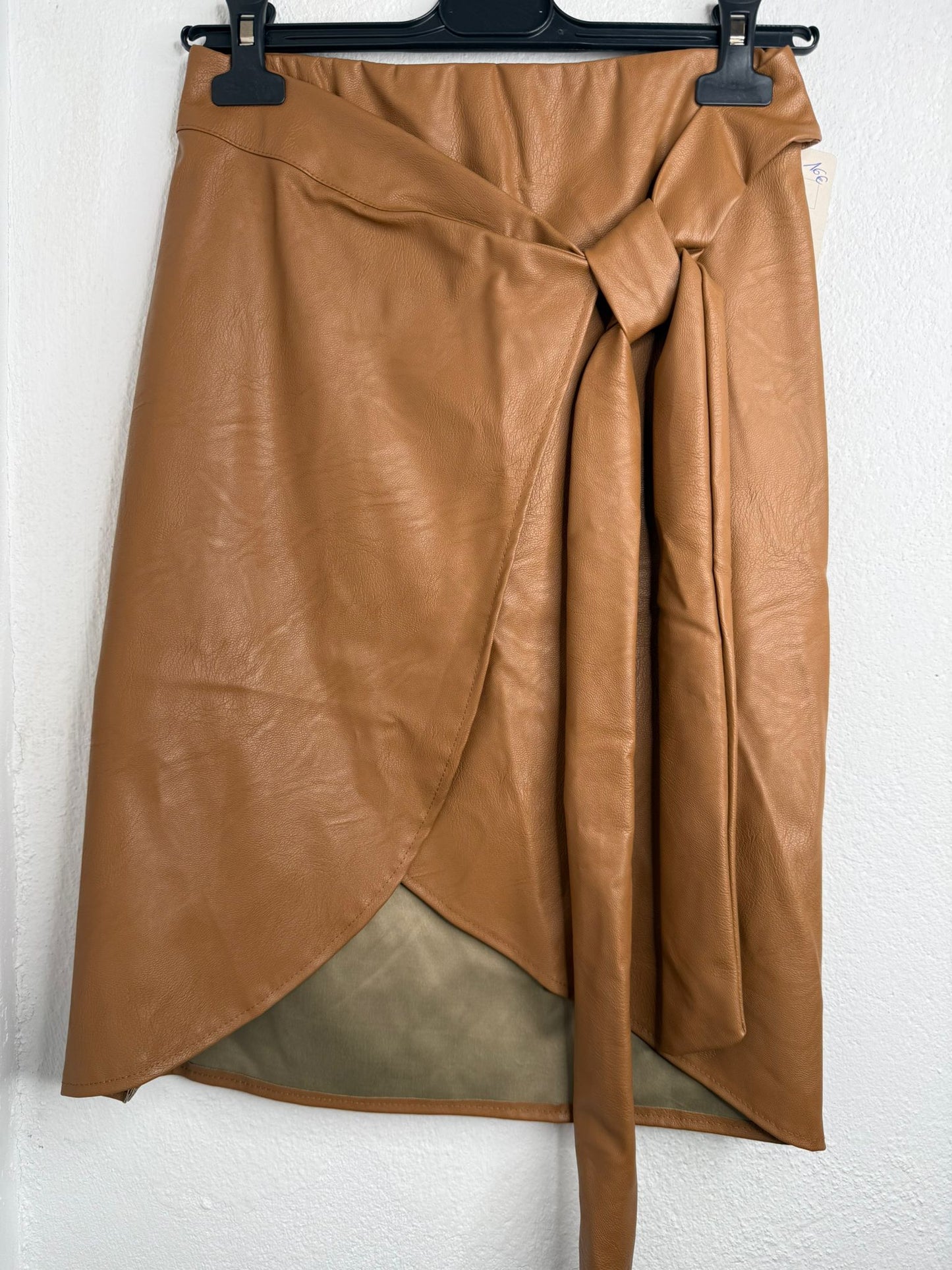 Falda piel camel
